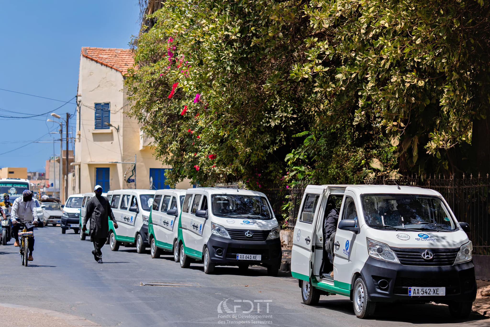 Senegal : Saint-Louis launches its hybrid taxi pilot Project and first gas station