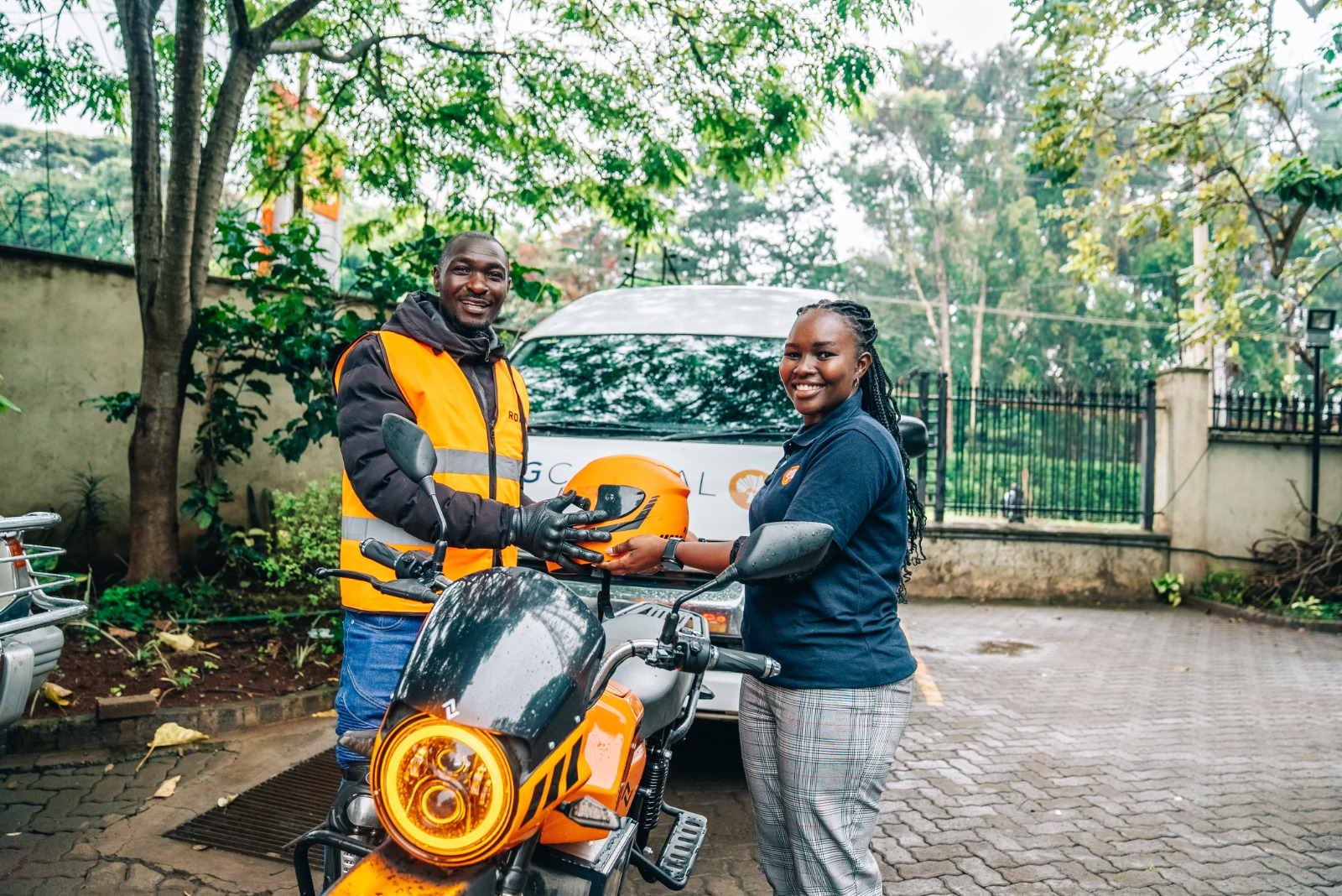 La Fondation Mastercard soutient le financement abordable de la mobilité électrique pour les femmes et les jeunes entrepreneurs.