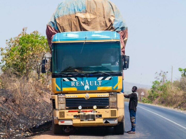 Transport routier au Bénin : fin de la sensibilisation, tolérance zéro contre les surcharges