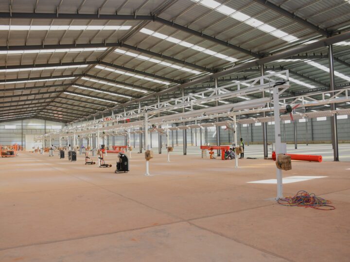 Burkina Faso : ITAOUA Motors démarre l’assemblage local de véhicules électriques avec l’appui du FBDES