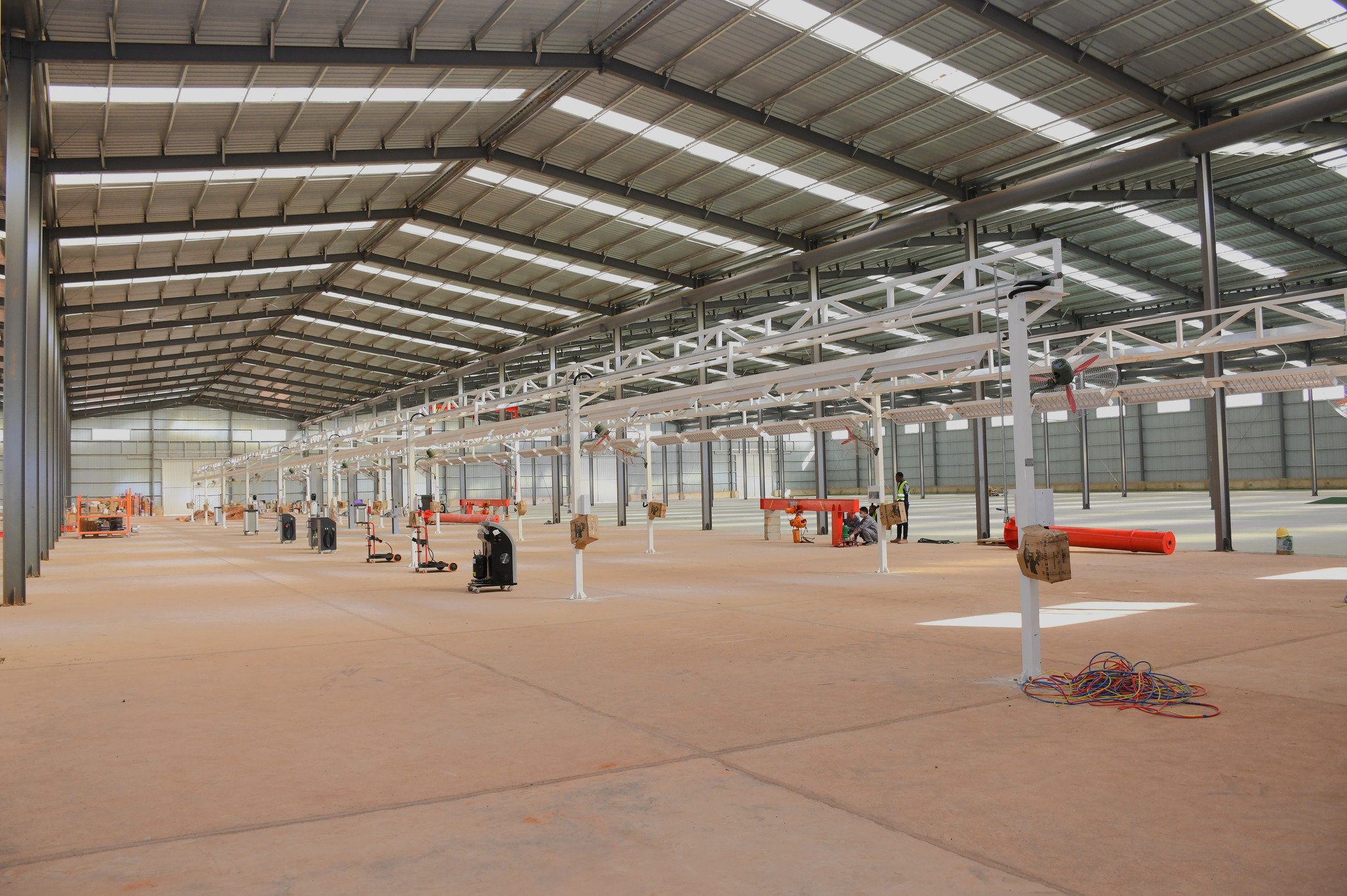 Burkina Faso : ITAOUA Motors démarre l’assemblage local de véhicules électriques avec l’appui du FBDES