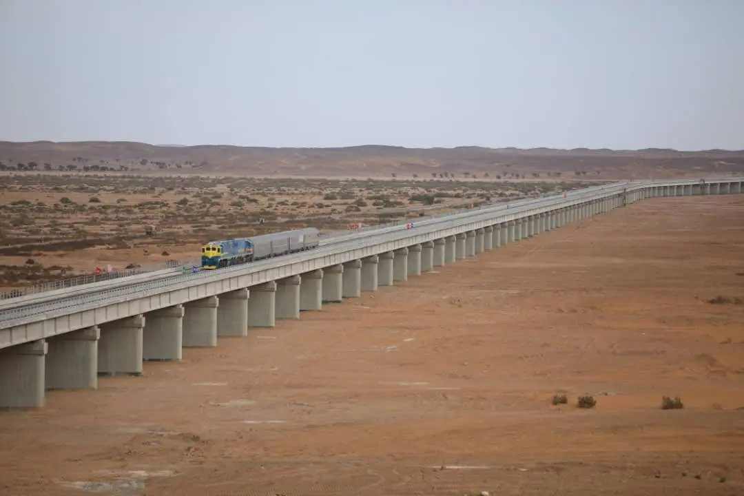 Ligne ferroviaire minière Ouest : l’Algérie ouvre un nouveau corridor logistique vers l’Afrique de l’Ouest