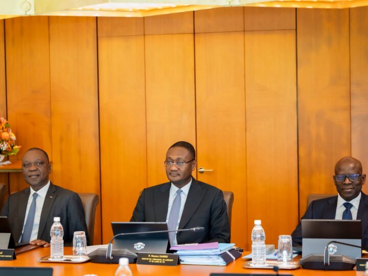 Côte d’Ivoire : Abidjan mise sur le transport par barge pour désengorger durablement sa zone portuaire