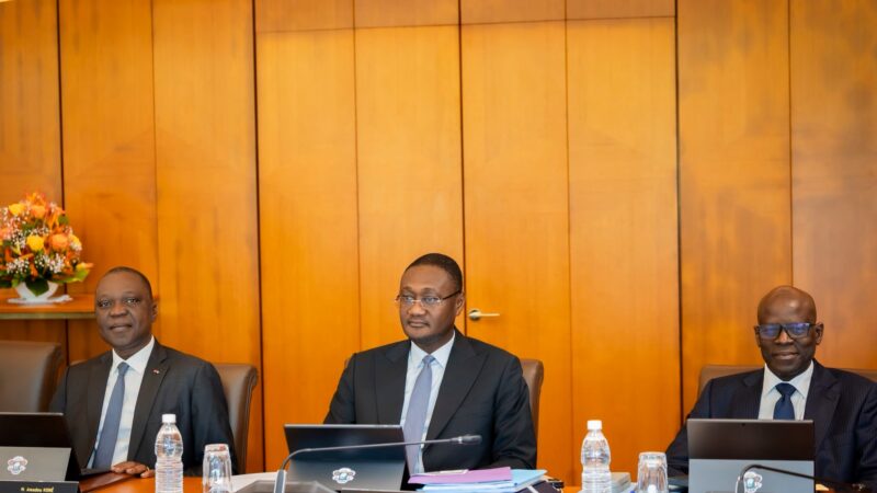 Côte d’Ivoire : Abidjan mise sur le transport par barge pour désengorger durablement sa zone portuaire