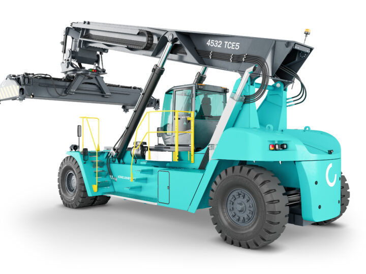 Container terminal in Republic of the Congo expands fleet with 11 Konecranes lift trucks and one Konecranes Gottwald mobile harbor crane