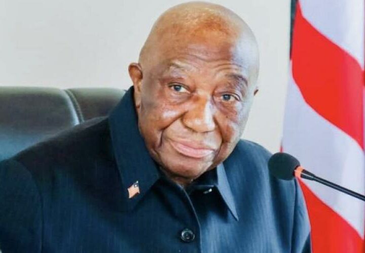 Liberia : Le président Boakai publie un décret interdisant l&rsquo;exportation de caoutchouc naturel non transformé pour stimuler l&rsquo;industrie locale