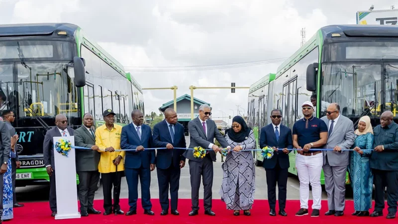 Tanzanie : Samia Suluhu Hassan et Sidi Ould Tah lancent la deuxième phase du réseau de transport rapide par bus de Dar es Salaam