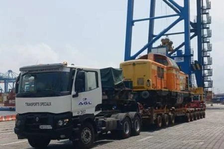 Abidjan : cinq locomotives de 332 tonnes acheminées pour la Ligne 1 du métro